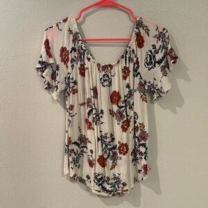 Knox Rose blouse, cream color w floral pattern, size small